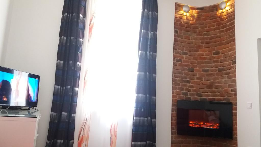 Apartment With Fireplace Lviv Exterior photo